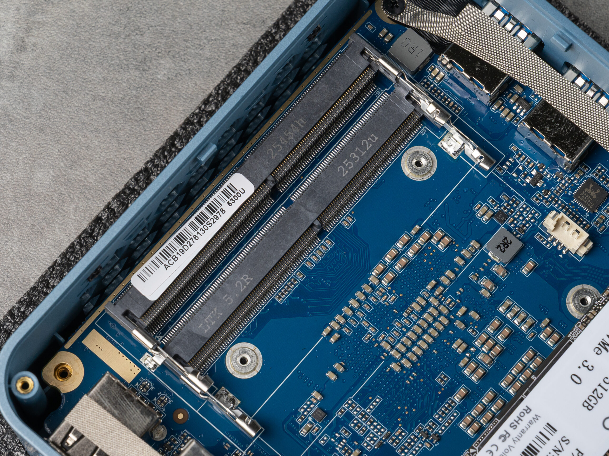 BOSGAME E5の2基のSO-DIMMスロット